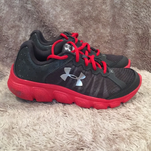 Under Armour Other - UNDER ARMOUR Assert 6 Sneakers - sz 4 Youth